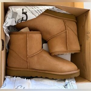 BRAND NEW-IN BOX!!! UGG Classic Mini II Chesnut Boots-Women’s Size10